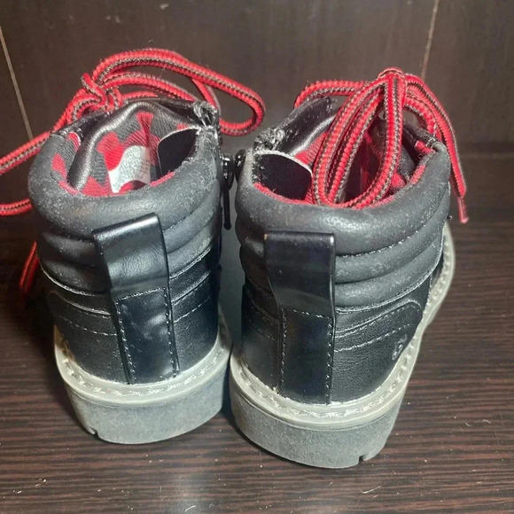 New without tag Sole Play black boots size 5 boys. Red and black shoe laces. - Picture 5 of 7